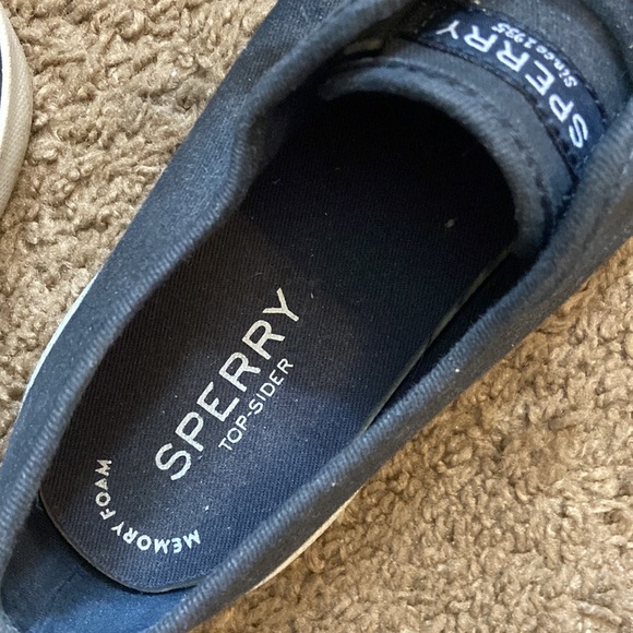 Sperry boat shoes. - Picture 5 of 6